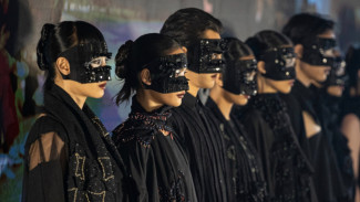 Prediksi Tren Fesyen 2026: Motif Bunga hingga Warna Hitam, Mana yang Jadi Gayamu?