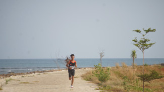 Yuk! Ikut Lari di Pantai Sambil Lestarikan Badak, Bisa Ajak Anak Sekalian Liburan