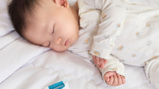 5 Ritual Pijatan Bayi yang Bisa Dilakukan di Rumah, Bikin Si Kecil Tidur Nyenyak