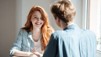 Gestur Saat Bicara Bisa Mengungkap Siapa Kamu Sebenarnya,  Ini Penjelasan Ahli Psikologi!