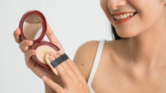 7 Bedak Padat Terbaik untuk Menutupi Flek Hitam, Punya Coverage Tinggi, Tahan Lama, dan Tetap Ringan di Kulit