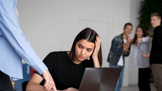 Cara Menghadapi Orang Kantor yang Menyebalkan dan Toxic