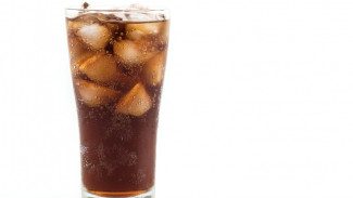 Kenapa Bertahak Setelah Minum Soda? Normal atau Tanda Alergi?