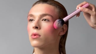 Tutorial Menggunakan Blush On Cair untuk Tampilan Glowing Natural