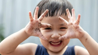 Anak Mudah Flu saat Hujan, Ini Cara Sederhana Menjaga Daya Tahan Tubuh Si Kecil