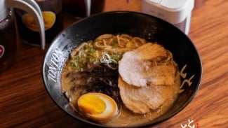 Gak Perlu Jauh-jauh ke Jepang Buat Nikmati Ramen Kumamoto yang Otentik