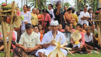 Mitos dan Fakta Tradisi Ngaben di Bali, Turis Diperbolehkan Ikutan?