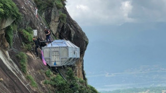 Skylodge Padjajaran Anyar Purwakarta, Hotel Gantung Tertinggi di Dunia