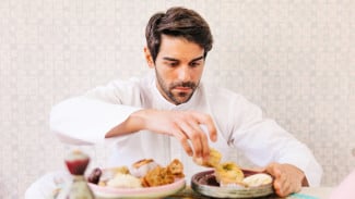 Ahli Ungkap Sunnah Nabi Makan Pakai Tangan Terbukti Bisa Bermanfaat Bagi Kesehatan