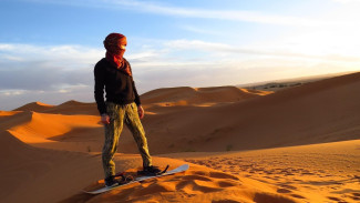 Sandboarding di Gurun Dunia: 5 Destinasi yang Wajib Dicoba