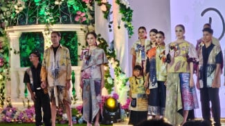 Keren! Karya Kolaborasi Anak SLB Negeri 4 untuk Fashion Show 'Karya Setara'