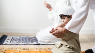 Bunda Wajib Tahu, Ini Cara Efektif Menanamkan Cinta Shalat Sejak Usia Dini!