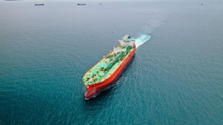 Diterjang Ombak 9 Meter Sampai Ancaman Perompak, Ini Kisah Pelaut Dalam Antarkan Energi