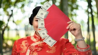 Jangan Asal Kasih! Ini Aturan Pemberian Angpao Imlek yang Bikin Rezeki Makin Lancar