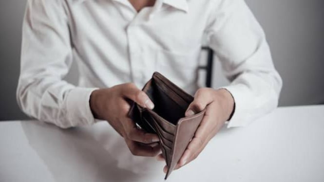 Ilustrasi dompet kosong