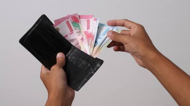Ilustrasi mendapatkan uang dari aplikasi