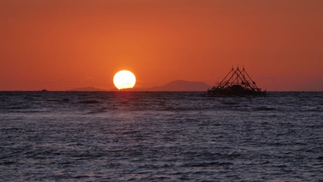 Sunset di Pantai Bodur, Tanjung Lesung, Banten.