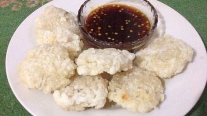 Ilustrasi cireng dengan sambal rujak