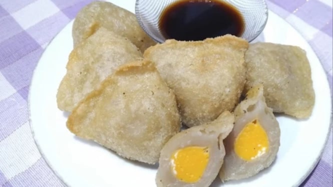 Ilustrasi pempek dos isi telur