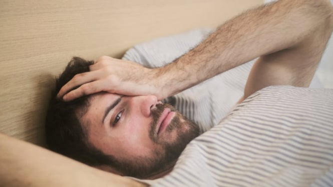 Ilustrasi Bangun Tidur Kepala Terasa Berat