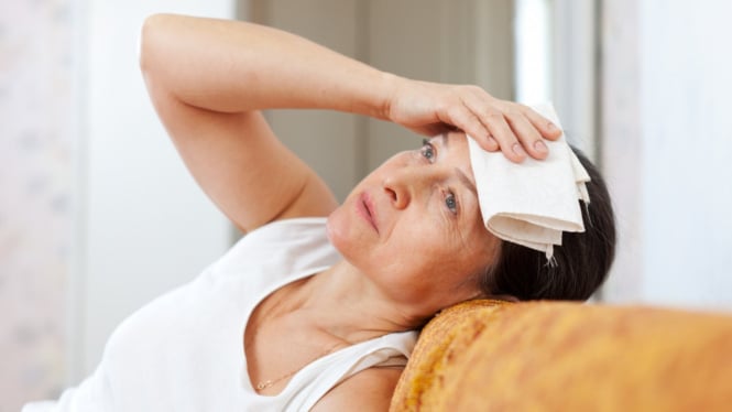 Ilustrasi Hot Flashes di Malam Hari Saat Menopause