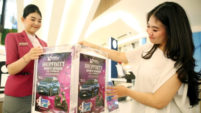Ilustrasi belanja di mall