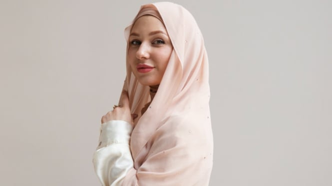 Ilustrasi model hijab anti tembem