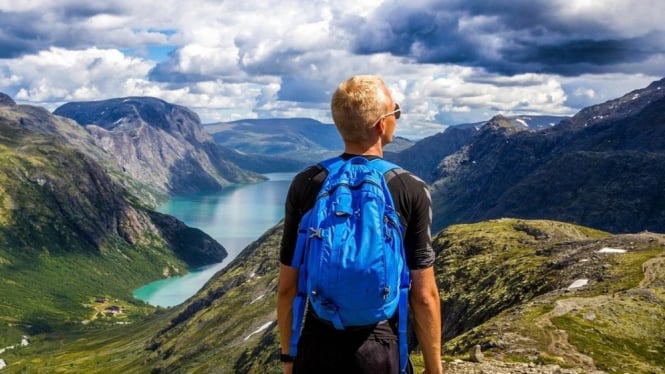 Ilustrasi backpacker