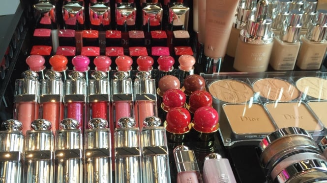 Ilustrasi makeup