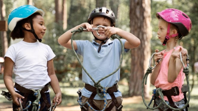 Ilustrasi anak beraktivitas outdoor
