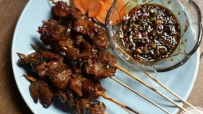 Ilustrasi sate sapi bumbu kecap