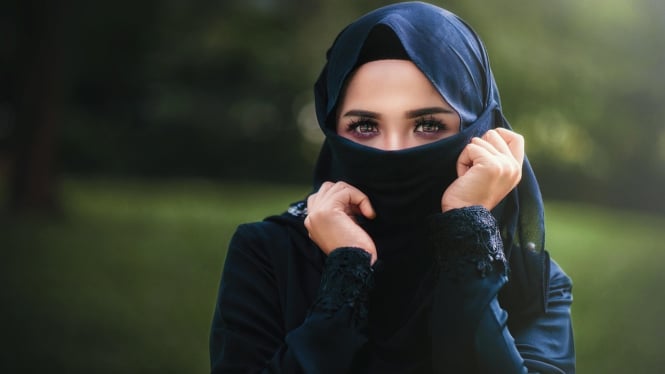 Ilustrasi hijab anti mleyot