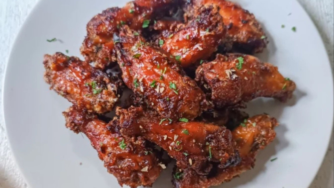 Ilustrasi Chicken Wings Saus BBQ
