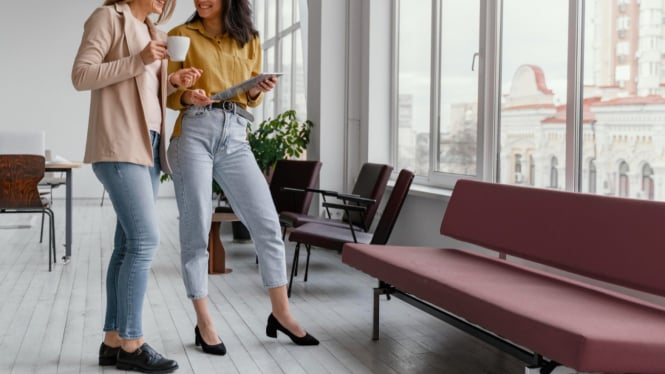 Ilustrasi office look siap untuk hangout