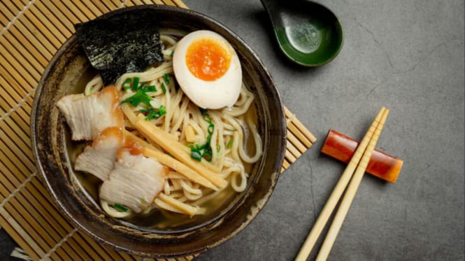 Ilustrasi Ramen kuah Shoyu