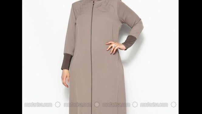 Ilustrasi gamis untuk wanita gemuk