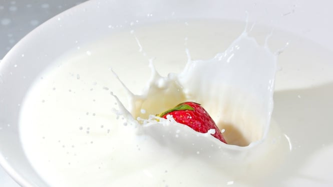 Ilustrasi campuran susu dan strawberry