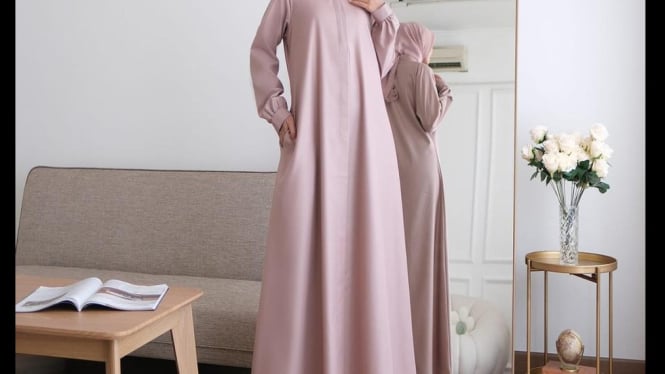 Ilustrasi gamis polos untuk ibu muda
