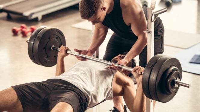 Ilustrasi nge-gym malam