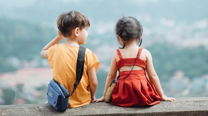 Ilustrasi anak laki-laki dan perempuan