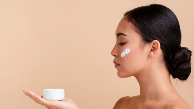 Ilustrasi penggunaan night cream