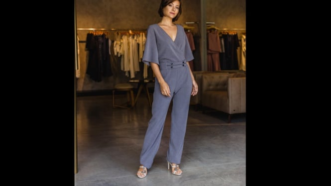 Ide outfit Jumpsuit untuk long weekend