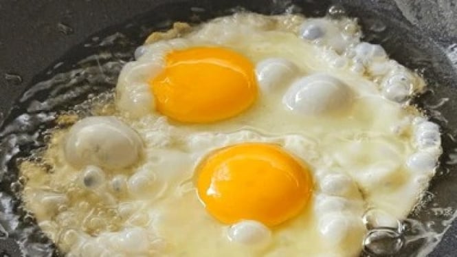 proses goreng telur