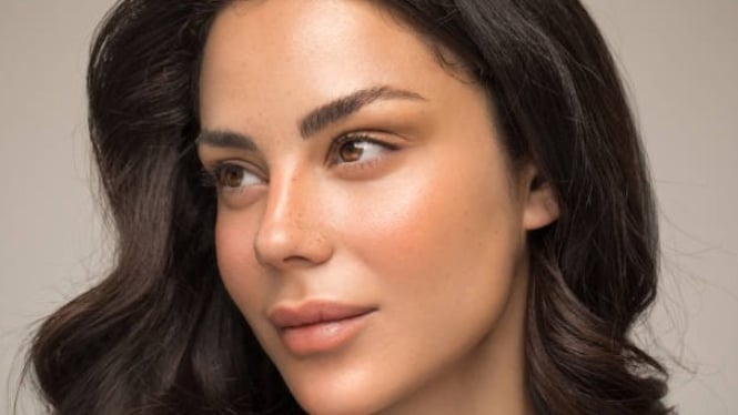 Ilustrasi alis natural