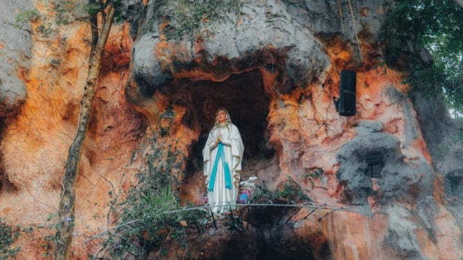 Gua Maria Lourdes Puhsarang