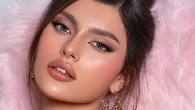 Ilustrasi Blush Stacking untuk Tampilan Segar dan Flawaless