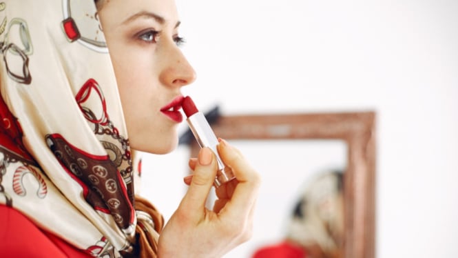Ilustrasi makeup halal