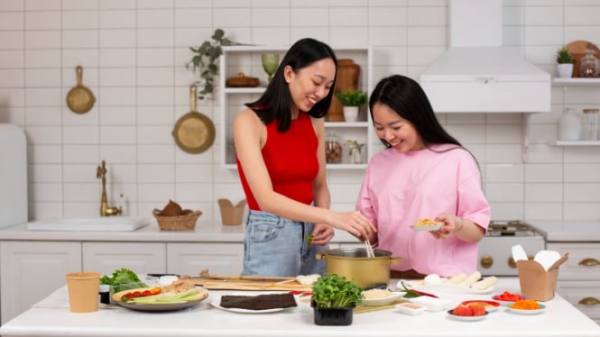 Ilustrasi ibu dan anak masak