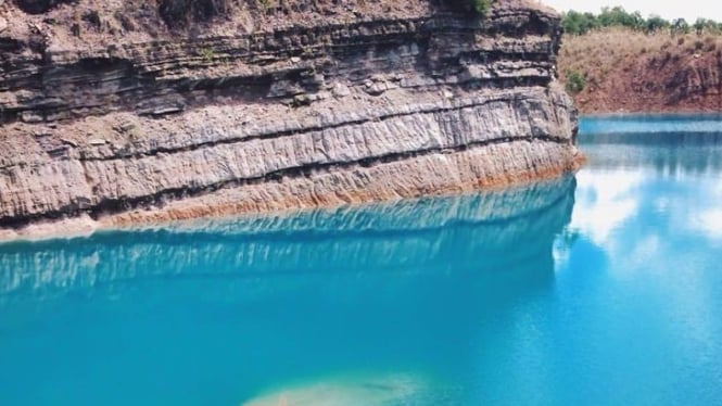 Danau Biru Pengaron