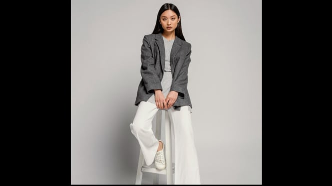 Ilustrasi perpaduan oversized blazzer dan chuncky shoes